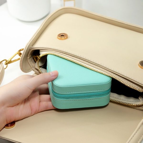 Compact Travel Jewelry Organizer Box – Portable Zipper Case for Rings, Earrings & Necklaces (Random Color)